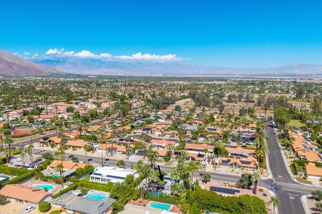 Los Compadres - Residential