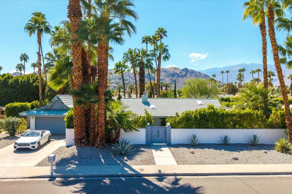 Los Compadres - Residential