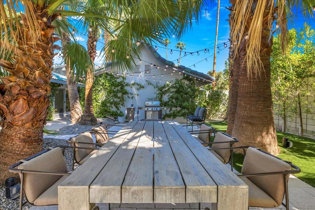 Los Compadres - Residential