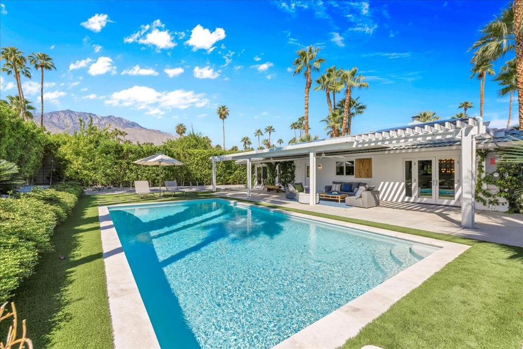 Los Compadres - Residential