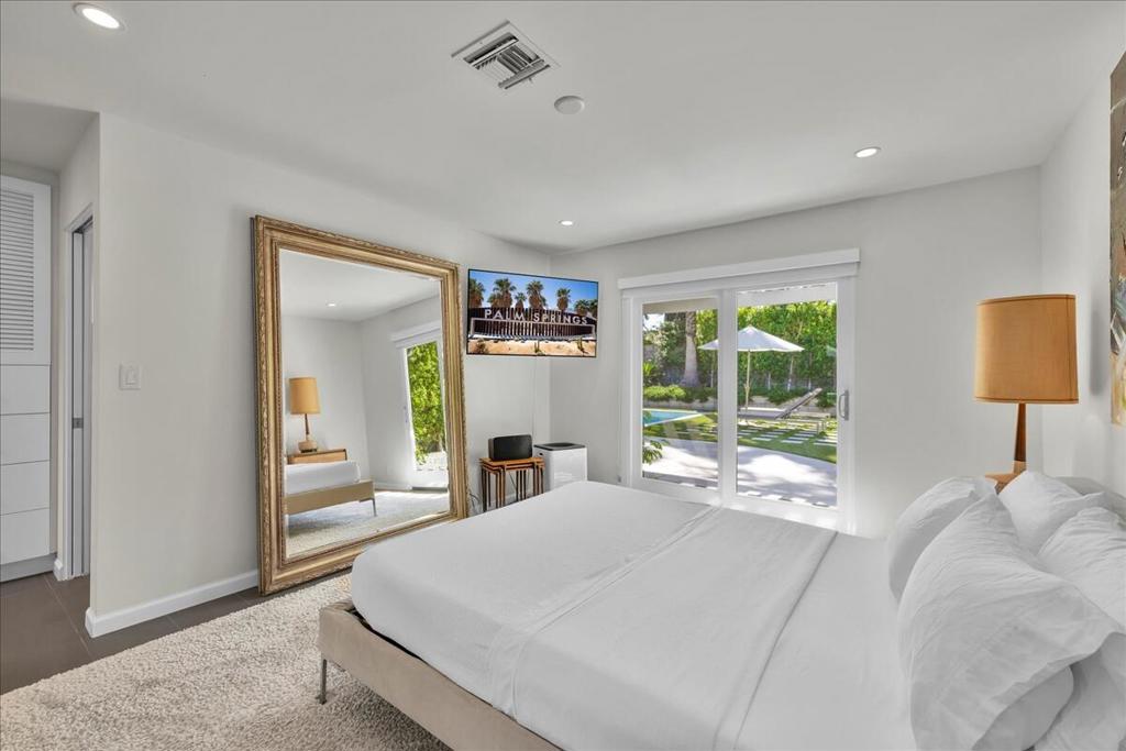 Los Compadres - Residential