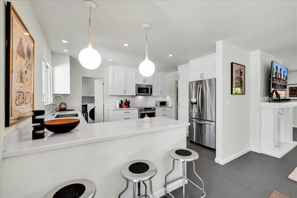 Los Compadres - Residential