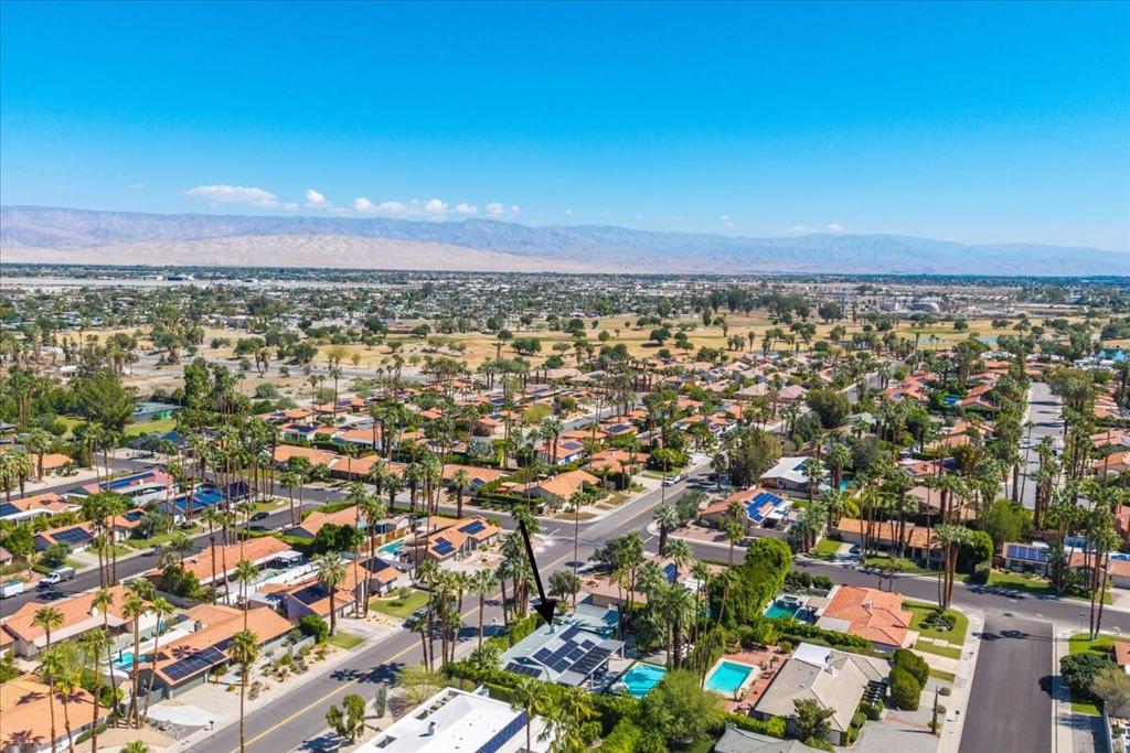 Los Compadres - Residential
