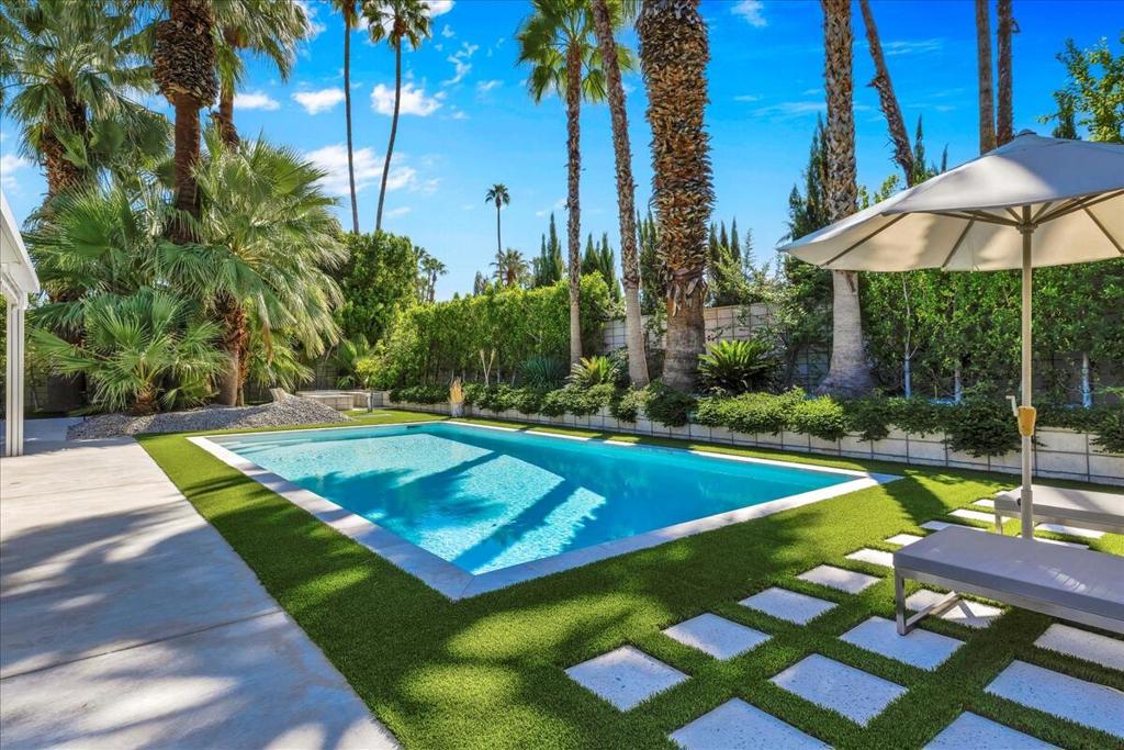 Los Compadres - Residential