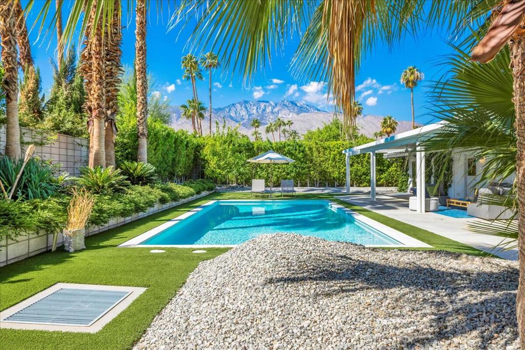 Los Compadres - Residential
