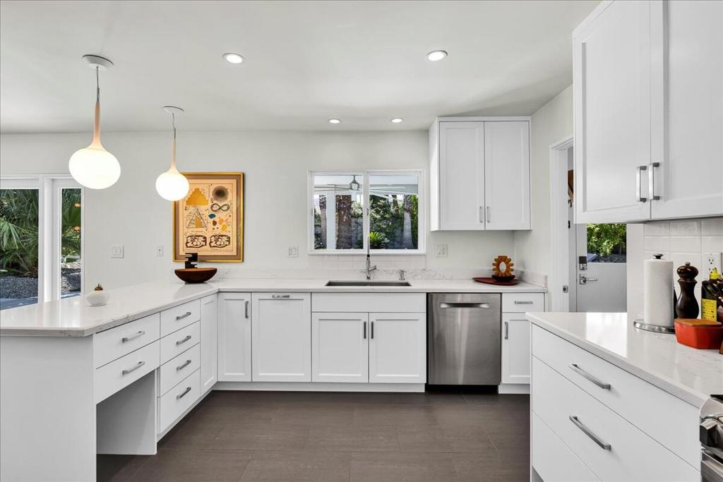 Los Compadres - Residential