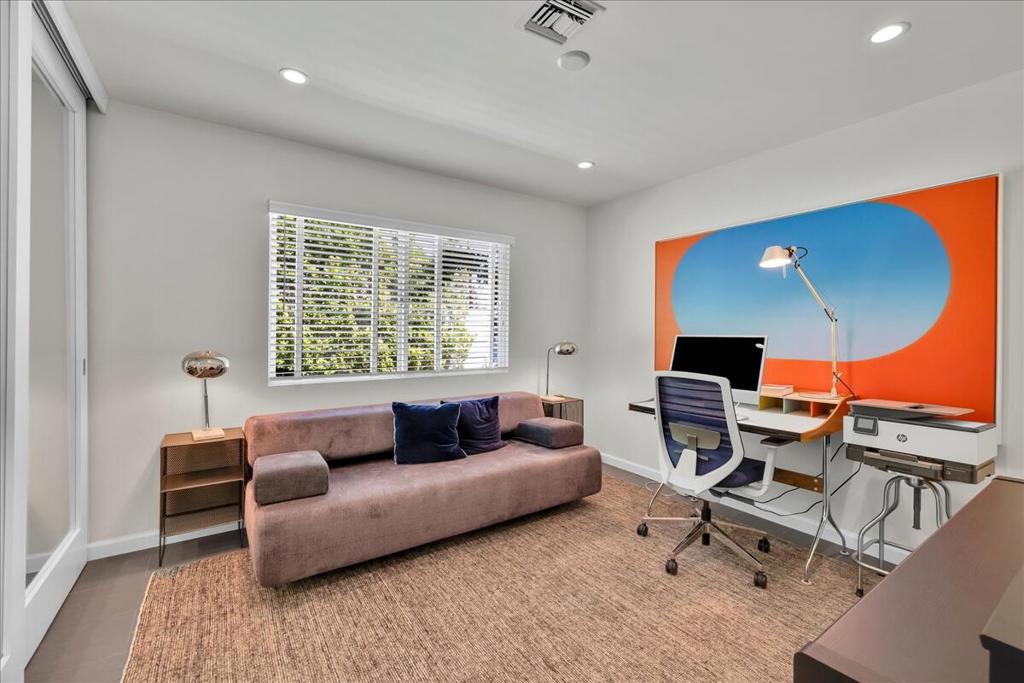 Los Compadres - Residential