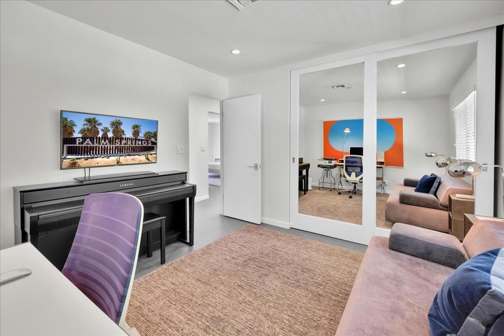 Los Compadres - Residential