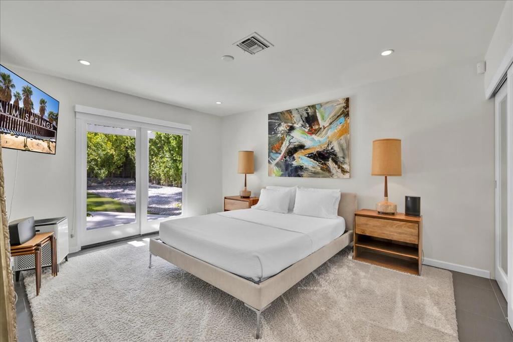 Los Compadres - Residential
