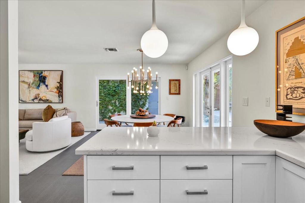 Los Compadres - Residential