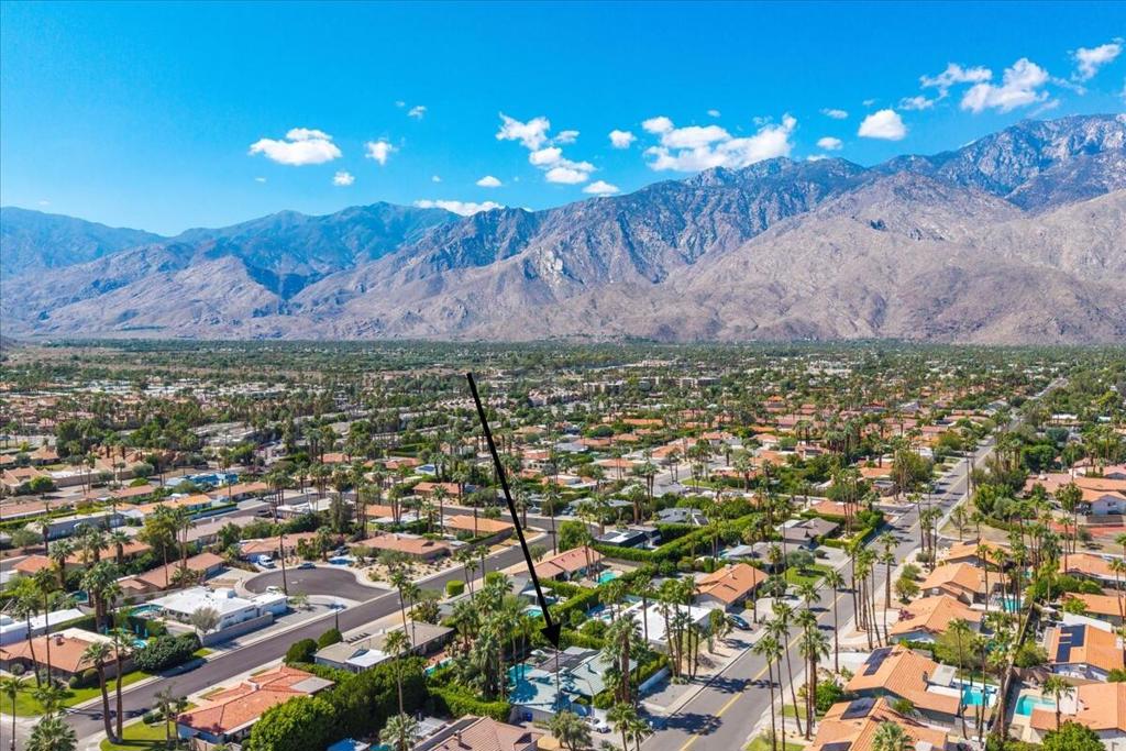 Los Compadres - Residential