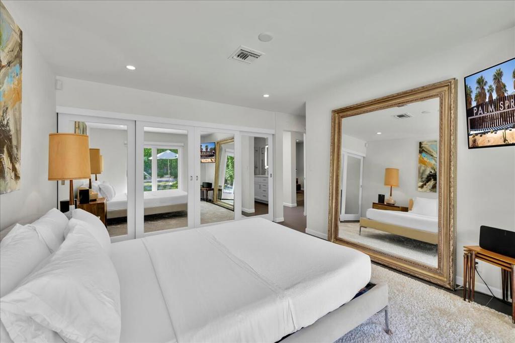 Los Compadres - Residential