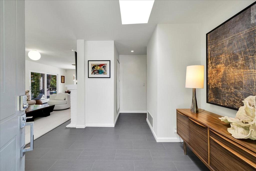 Los Compadres - Residential