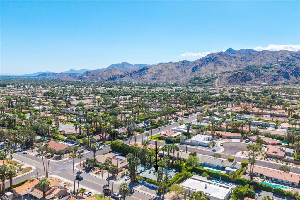 Los Compadres - Residential