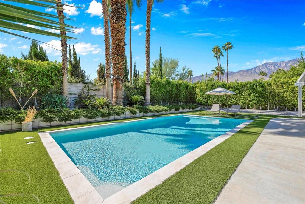 Los Compadres - Residential