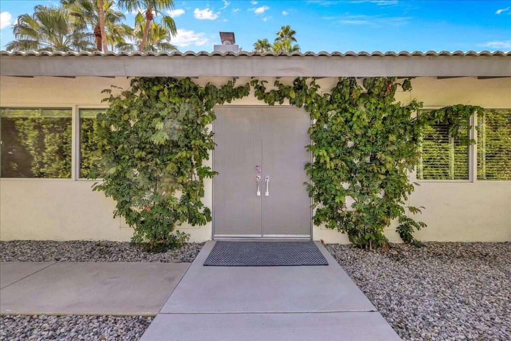 Los Compadres - Residential