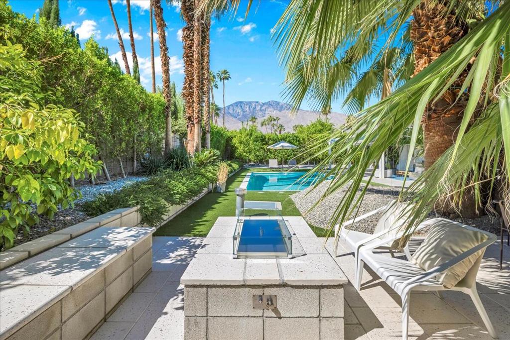 Los Compadres - Residential