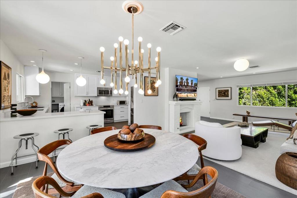 Los Compadres - Residential