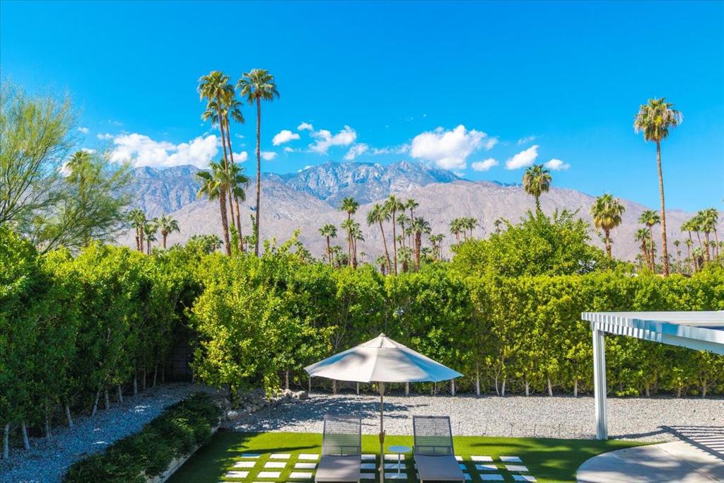 Los Compadres - Residential