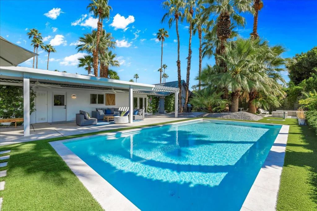 Los Compadres - Residential