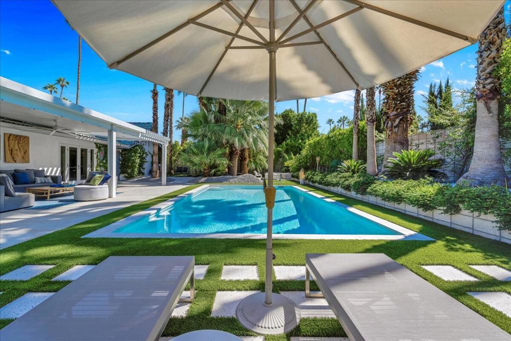 Los Compadres - Residential
