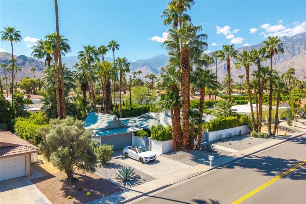 Los Compadres - Residential