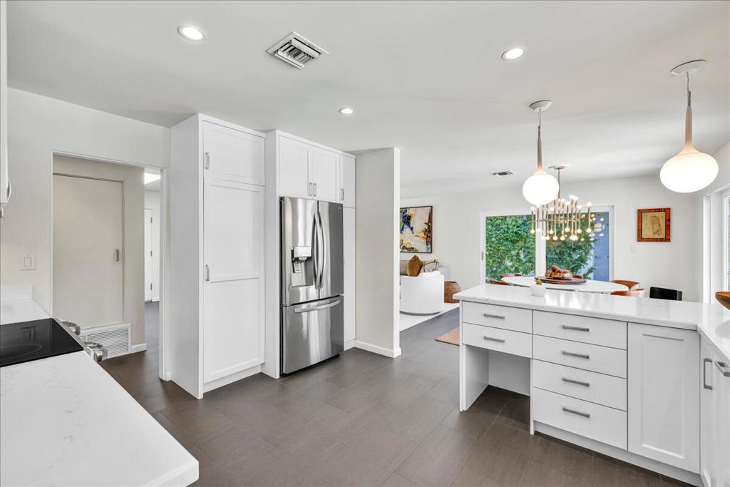 Los Compadres - Residential