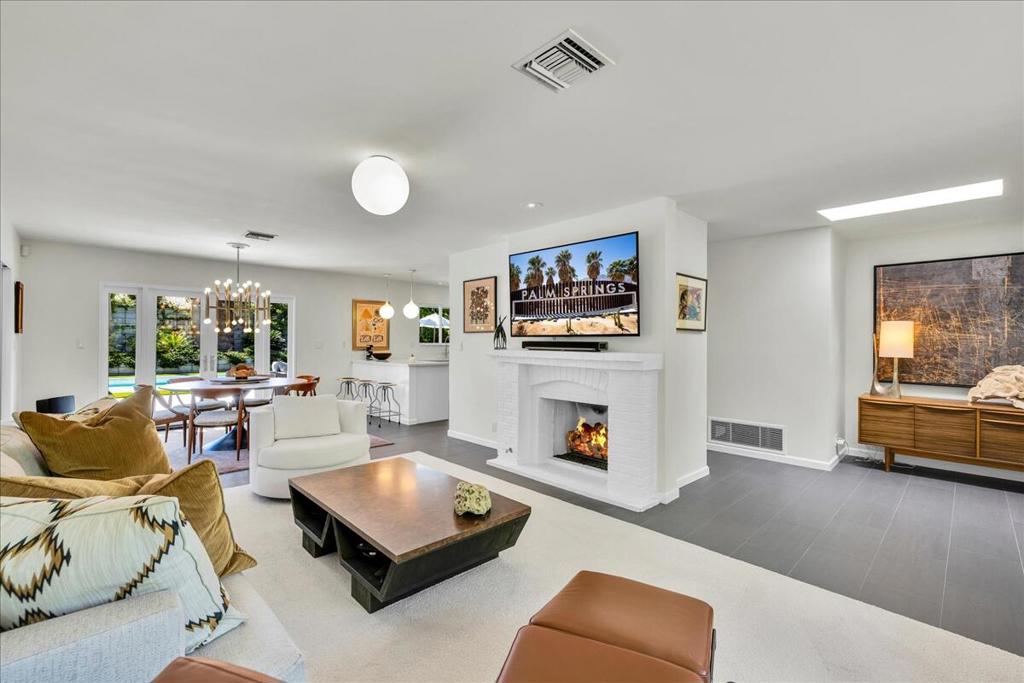 Los Compadres - Residential