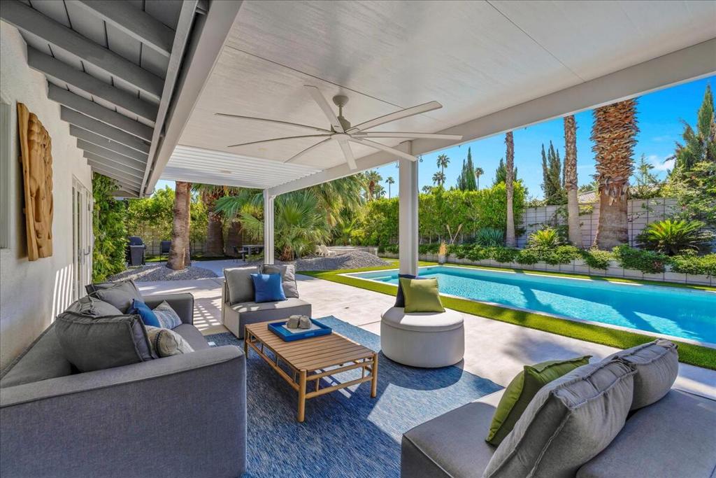 Los Compadres - Residential