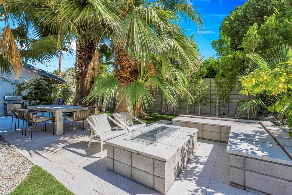 Los Compadres - Residential
