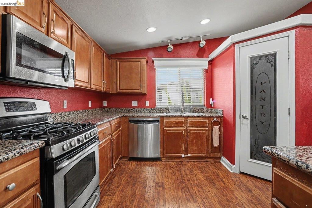 184 Maureen CIR