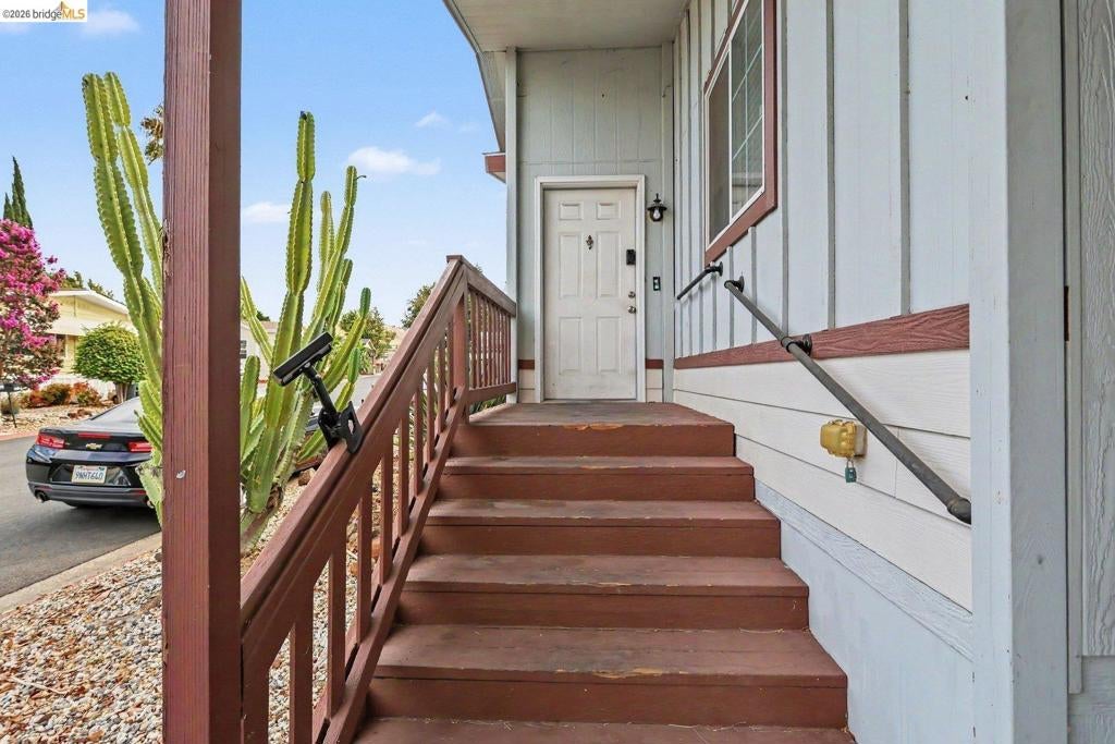 184 Maureen CIR