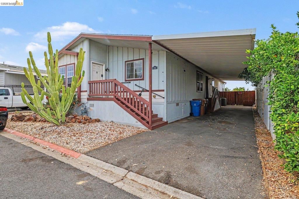 184 Maureen CIR