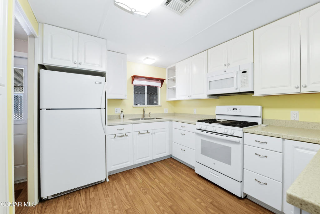 Friendly Village-240 - 240 - Manufactured In Park