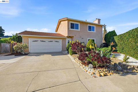 Photo of 3861 Cosmic Pl, Fremont, CA 94538 (MLS # 41130581)