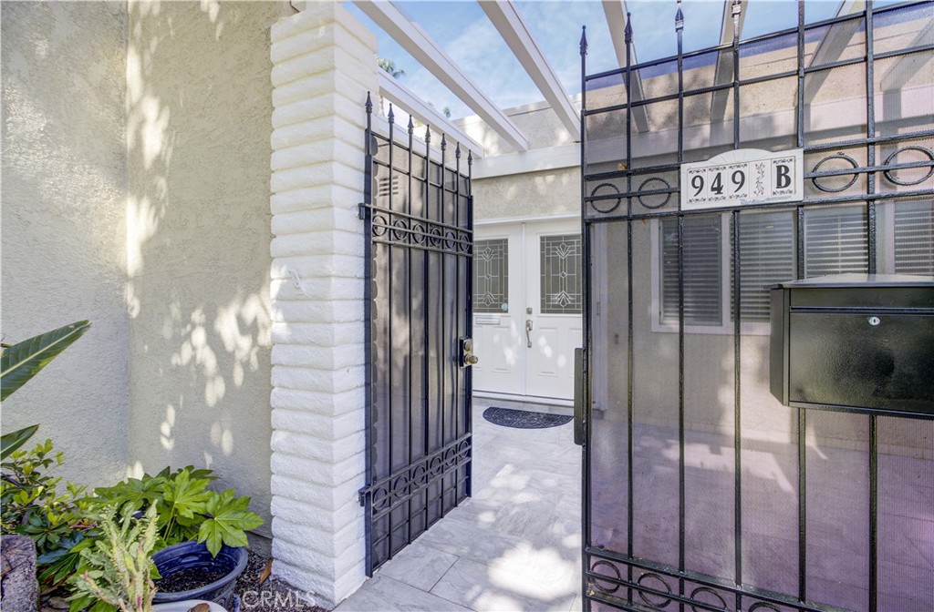 949 Calle Aragon Unit B