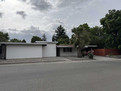 Photo of 3107 Corona Dr Dr, Davis, CA 95616 (MLS # 41133323)