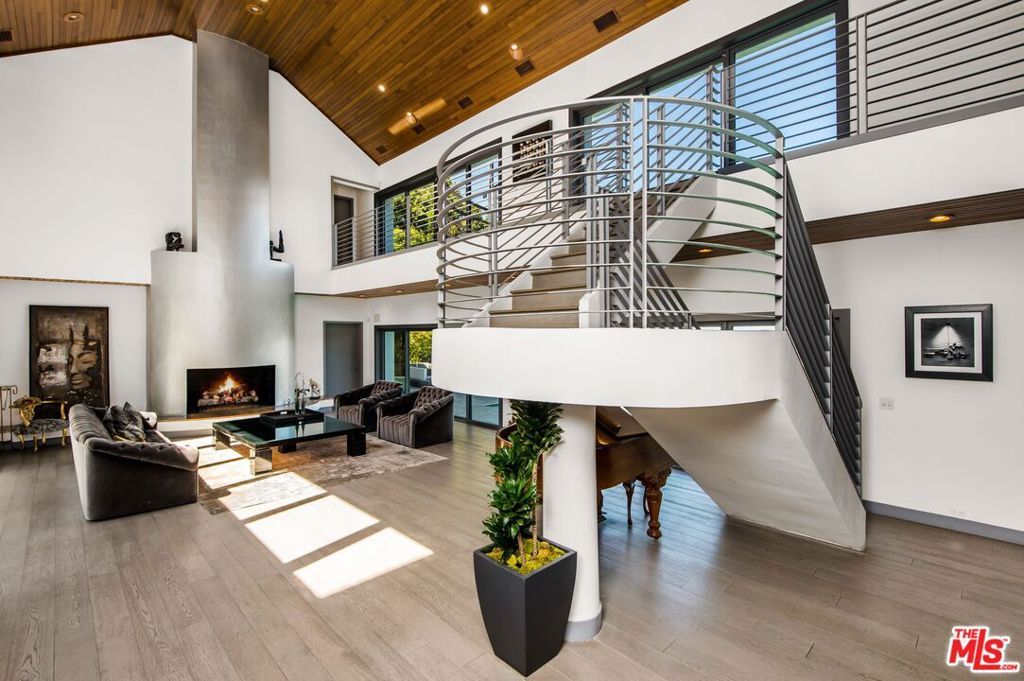 Photo of 11955 Pinnacle Place, Beverly Hills, CA 90210 (MLS # 26668423)