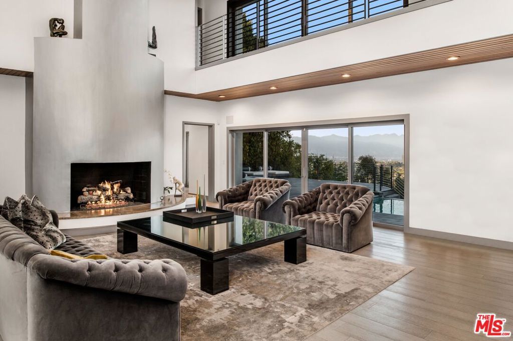 Photo of 11955 Pinnacle Place, Beverly Hills, CA 90210 (MLS # 26668423)