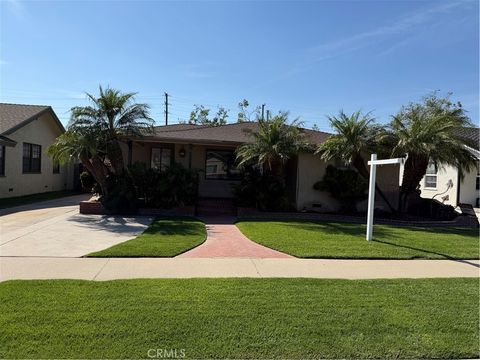 6023 Pepperwood Lakewood CA 90712