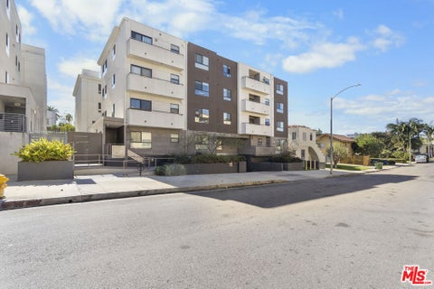 Photo of 5030 Rosewood Avenue #504, Los Angeles, CA 90004 (MLS # 26858761)