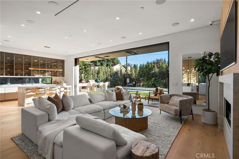 Photo of 14758 Morrison St, Sherman Oaks, CA 91403 (MLS # SR26082897)