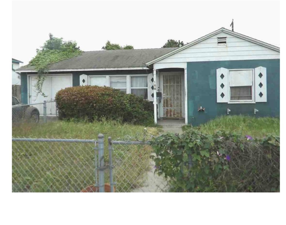 Calling all experienced investors! This property will need to be purchase with cash due to the condition. This is a diamond in the rough and a great fix and flip opportunity!.