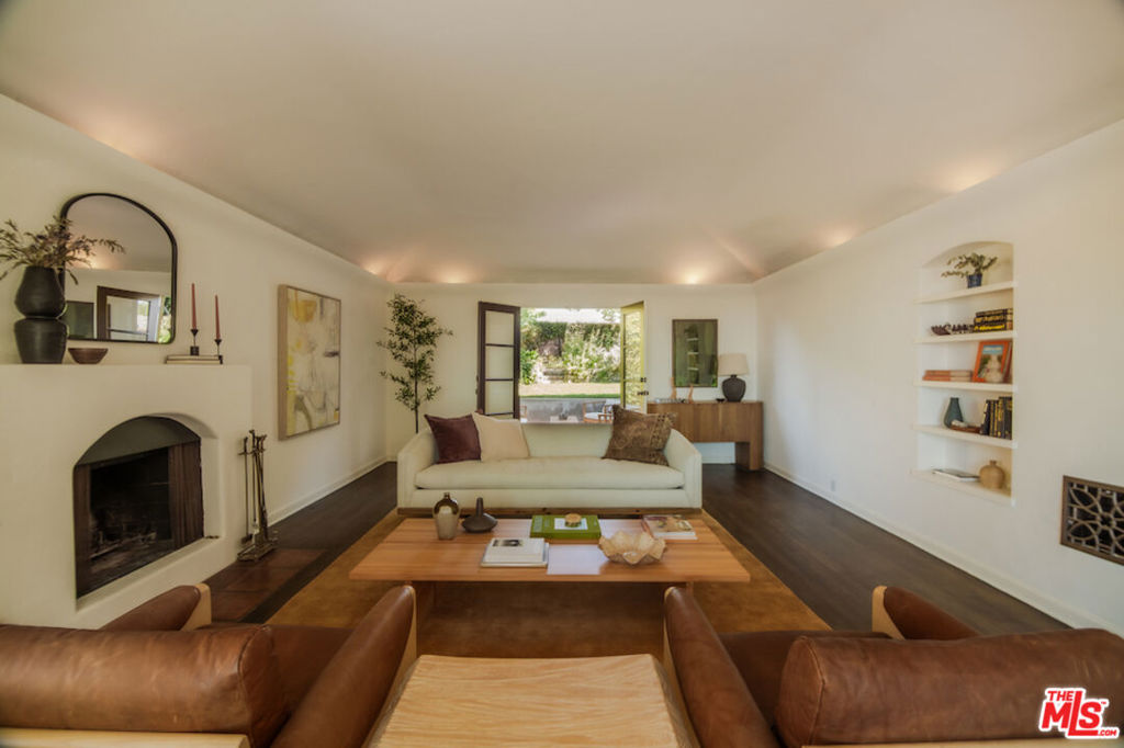 3877 Franklin Avenue