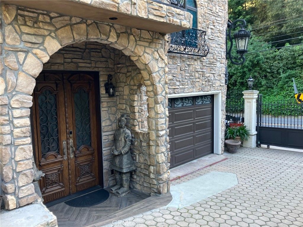 Photo of 1556 N Beverly Glen Blvd, Los Angeles, CA 90077 (MLS # PW26053965)