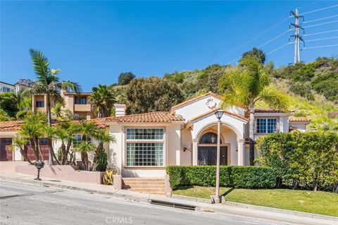 Photo of 3331 Oakmont View Drive, Glendale, CA 91208 (MLS # GD26047336)