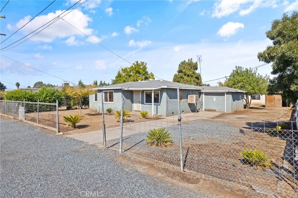 Photo of 1692 N Beverly St, Porterville, CA 93257 (MLS # PI25244460)