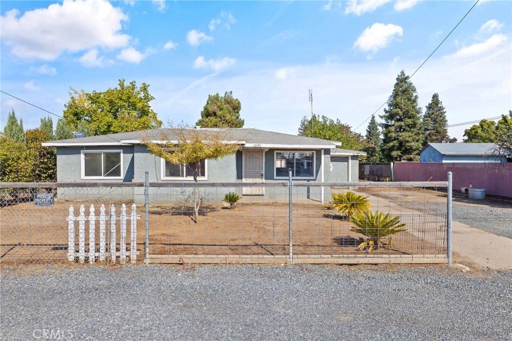 Photo of 1692 N Beverly St, Porterville, CA 93257 (MLS # PI25244460)