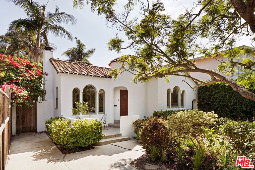 Photo of 538 Westminster Avenue, Venice, CA 90291 (MLS # 25603719)