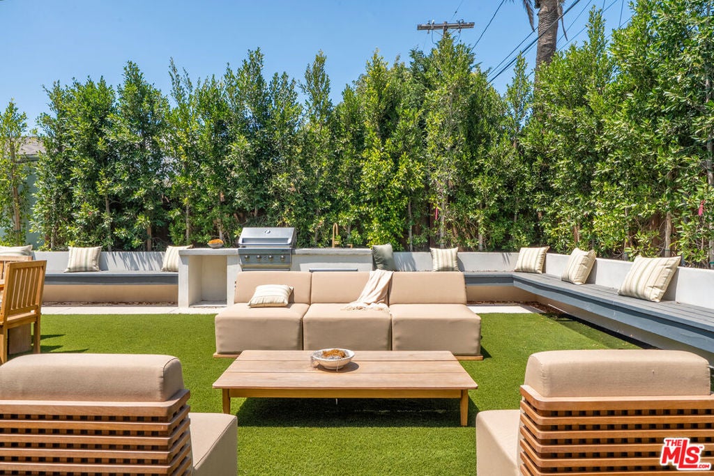 8404 Gonzaga Avenue, Los Angeles CA 90045